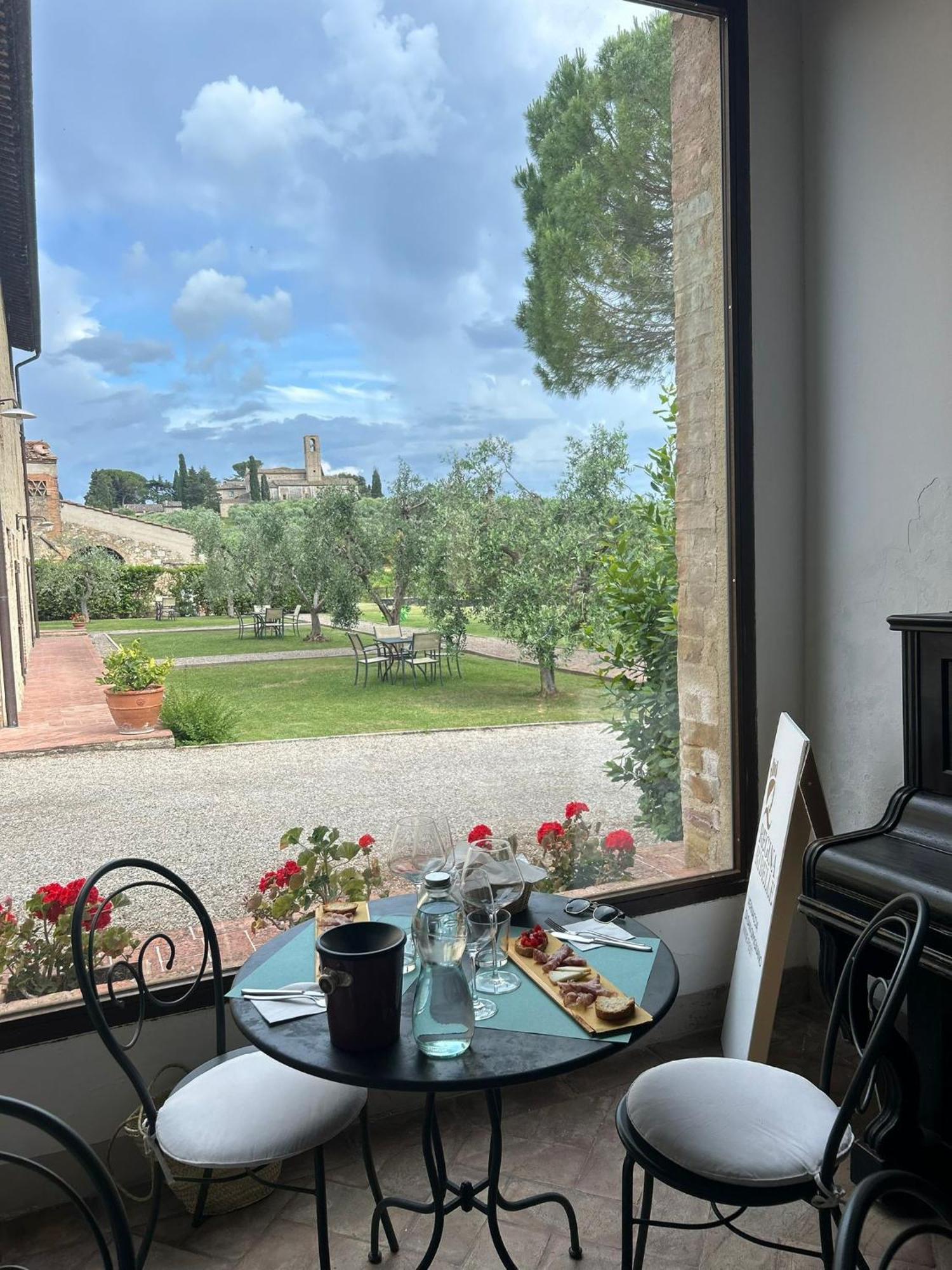 Villa Fattoria Abbazia Monte Oliveto San Gimignano Exterior foto